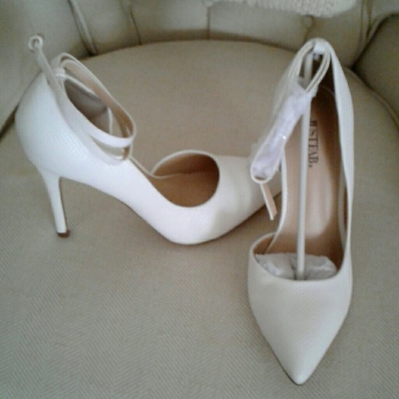 JustFab Shoes - High heeled white pumps